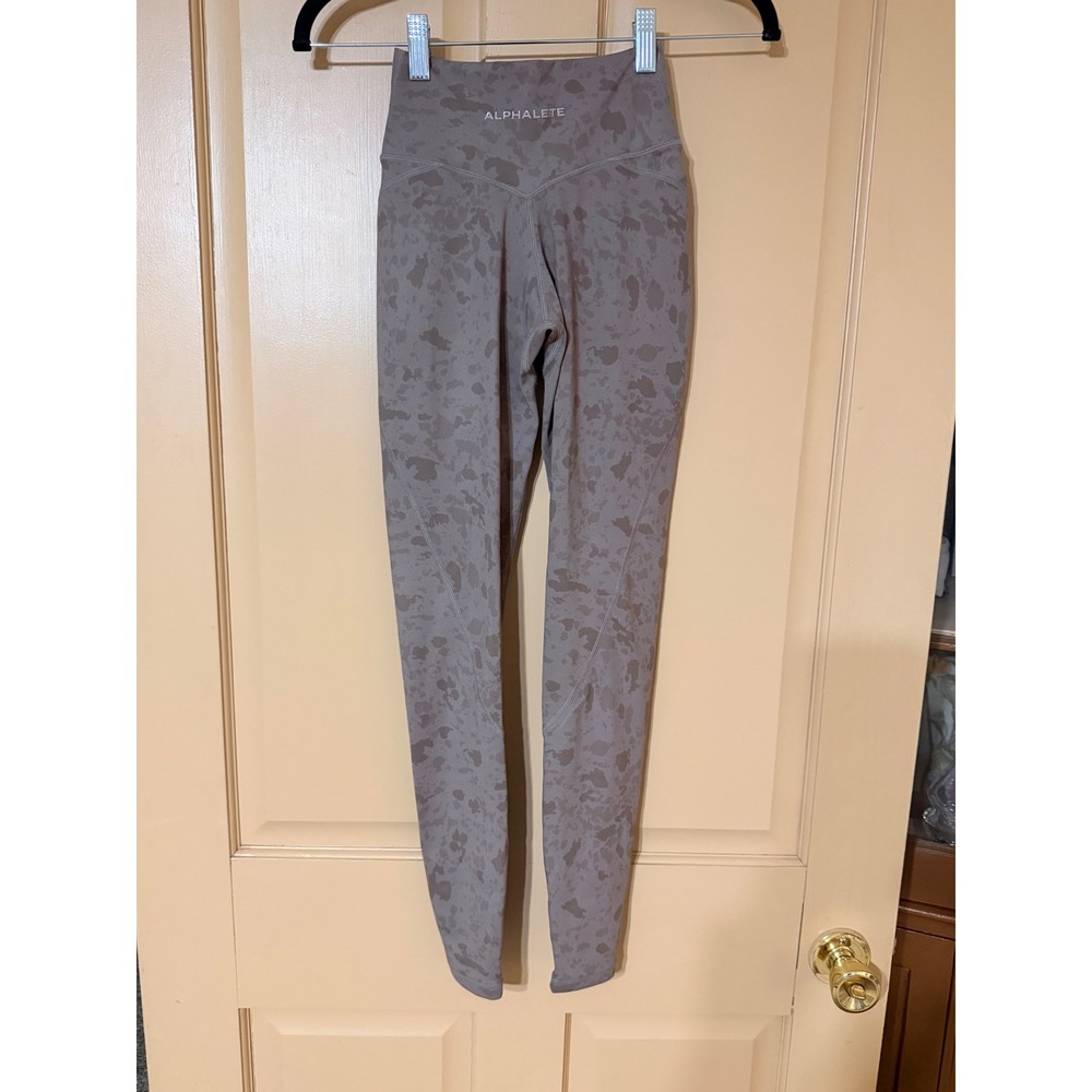 Alphalete Womens Crossover High Waisted Camo Leggings Mauve Taupe Small - Picture 2 of 2
